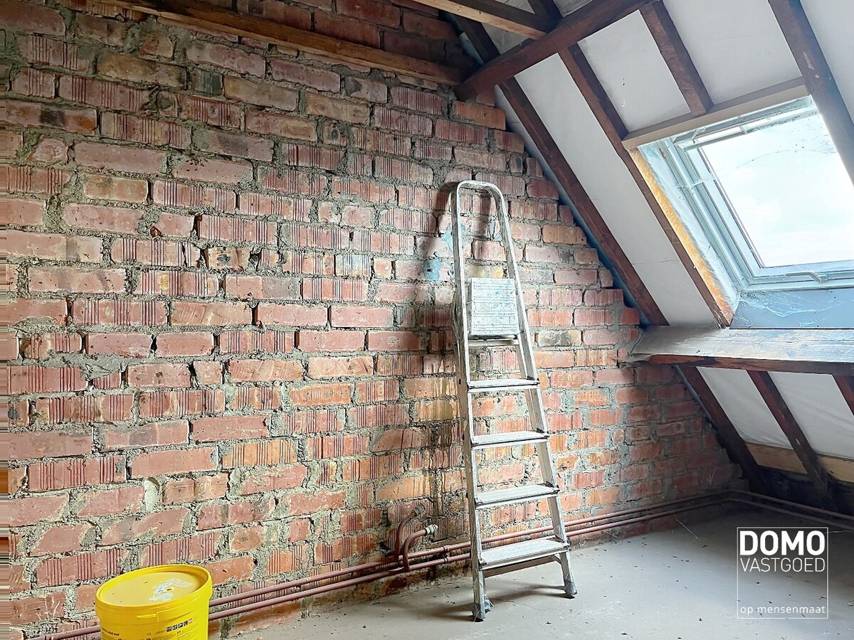 APPARTEMENT MET 2 SLAAPKAMERS EN GARAGEBOX NABIJ CENTRUM VAN HASSELT 