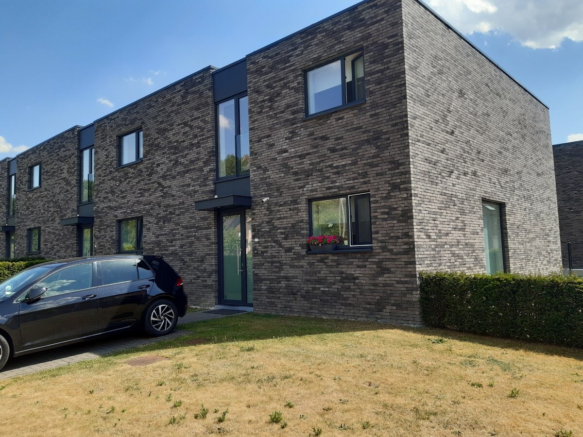 Half open (160 m²) met zonnepanelen ! 