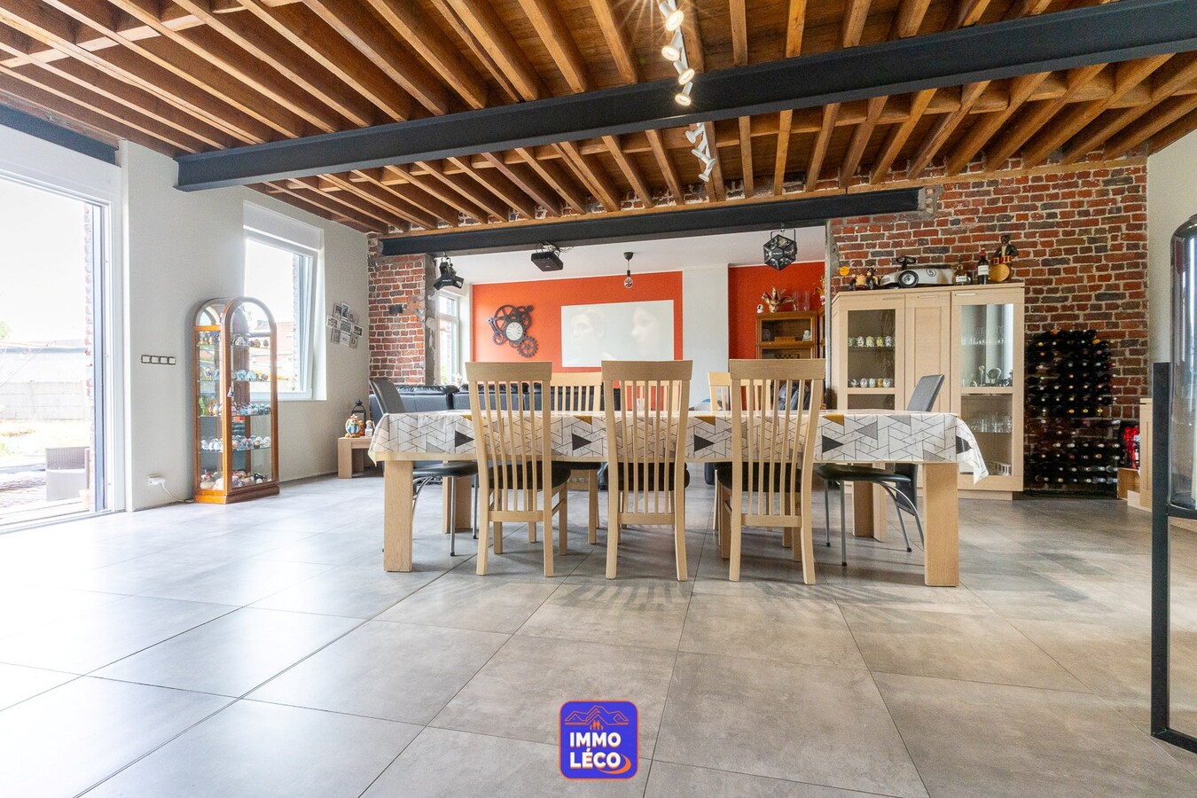 Grande maison d'habitation avec jardin, EXCELLENT POTENTIEL ! 