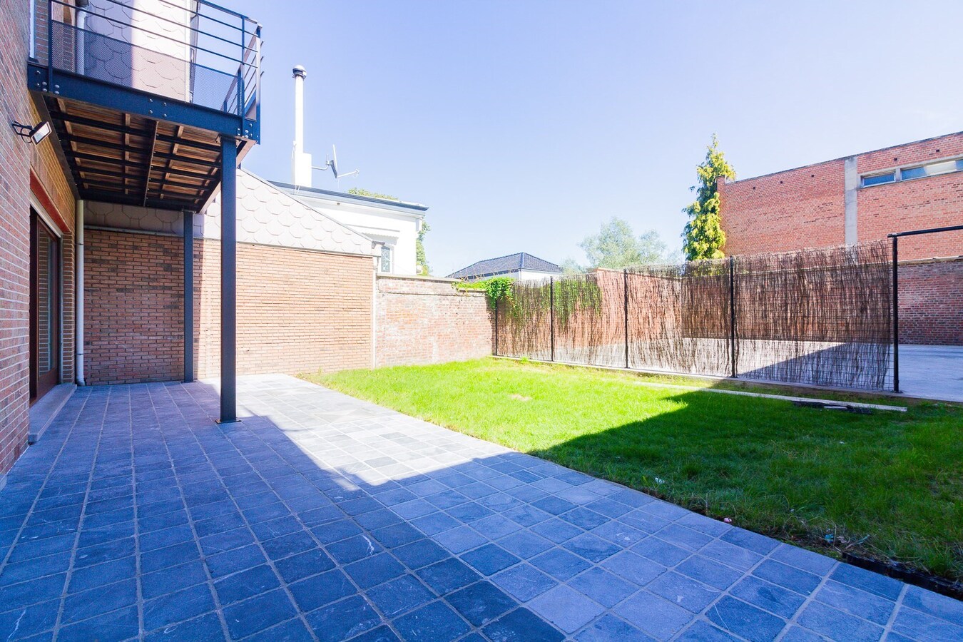 Appartement rez-de-chaussée très lumineux &amp; 2 chambres, en plein centre-ville ! 