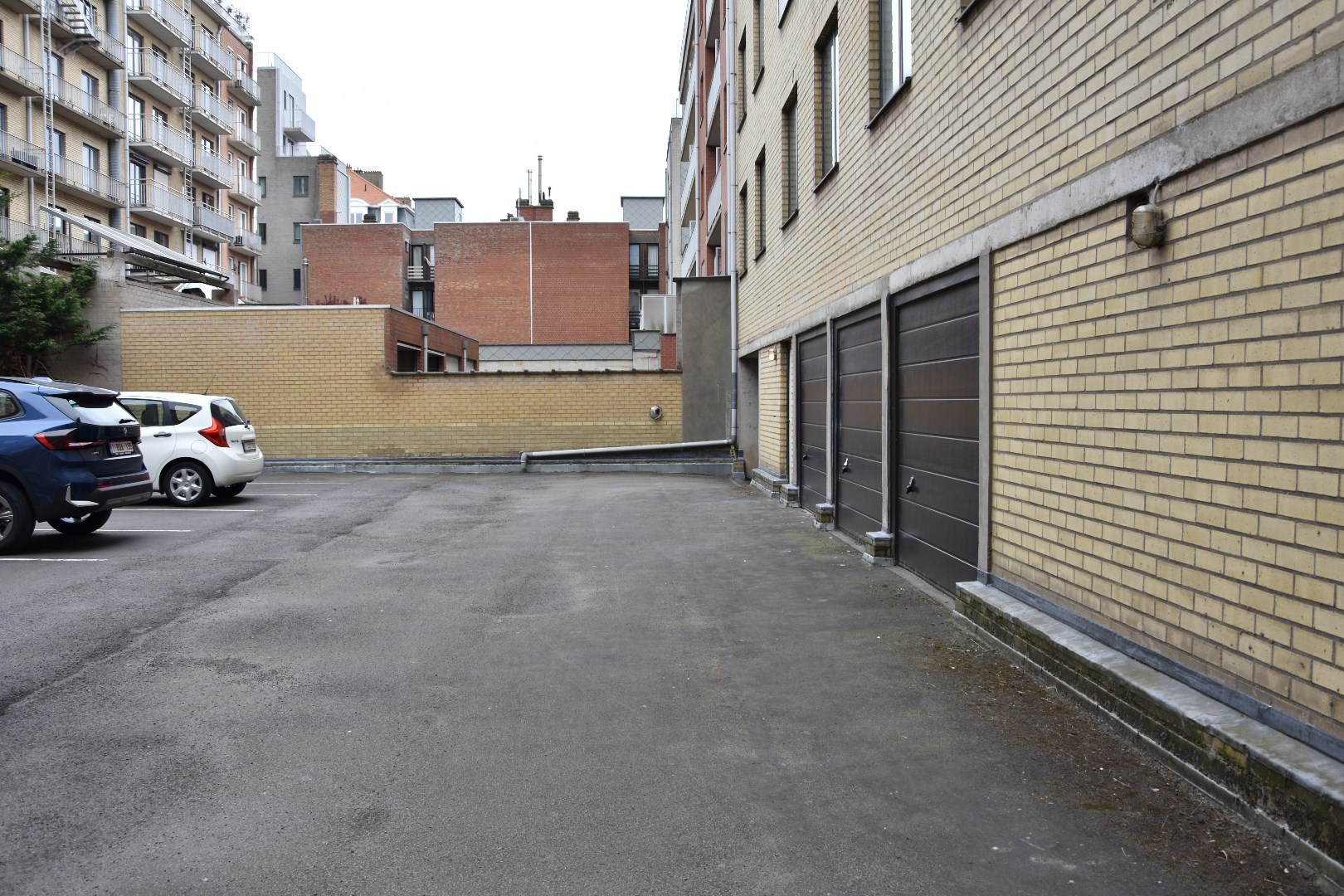 Buiten autostaanplaats te koop 