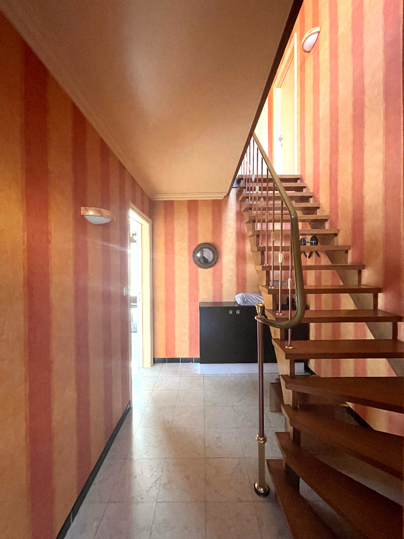 Halfopen bebouwing met 4 slaapkamers en leuke tuin 