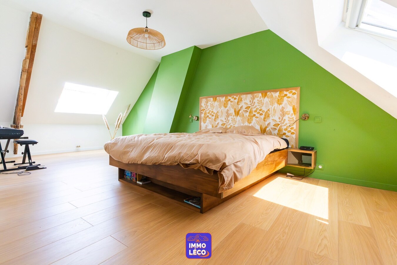 Maison aux volumes impressionnants, érigée sur 1457m², 4 garages, TOP SECTEUR ! COUP DE COEUR ! 