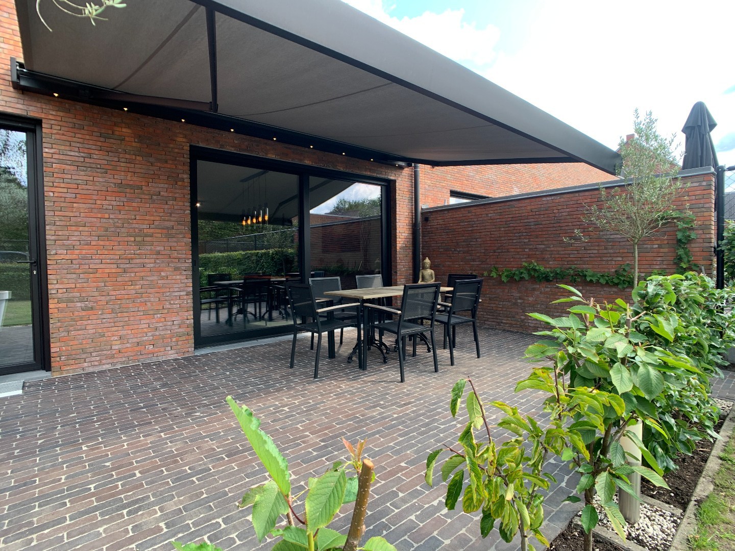 Recent gelijkvloers appartement met tuin, 2 slaapkamers en dressing 