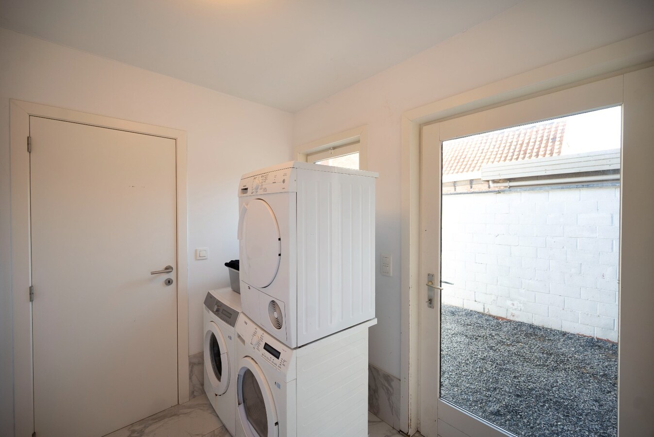 Woning of handelsruimte (combinatie mogelijk) met garage ! 