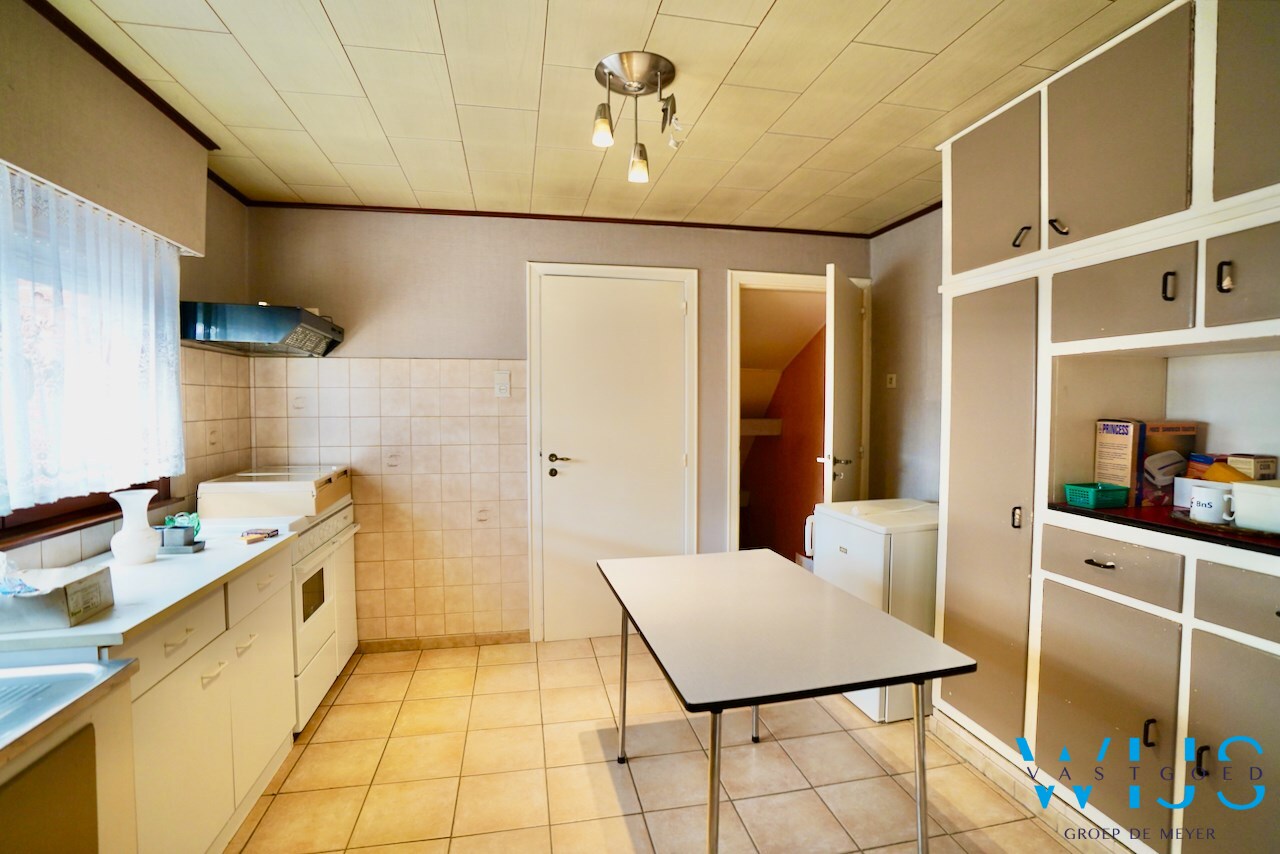 Stevig woonhuis centraal in Ertvelde ! 