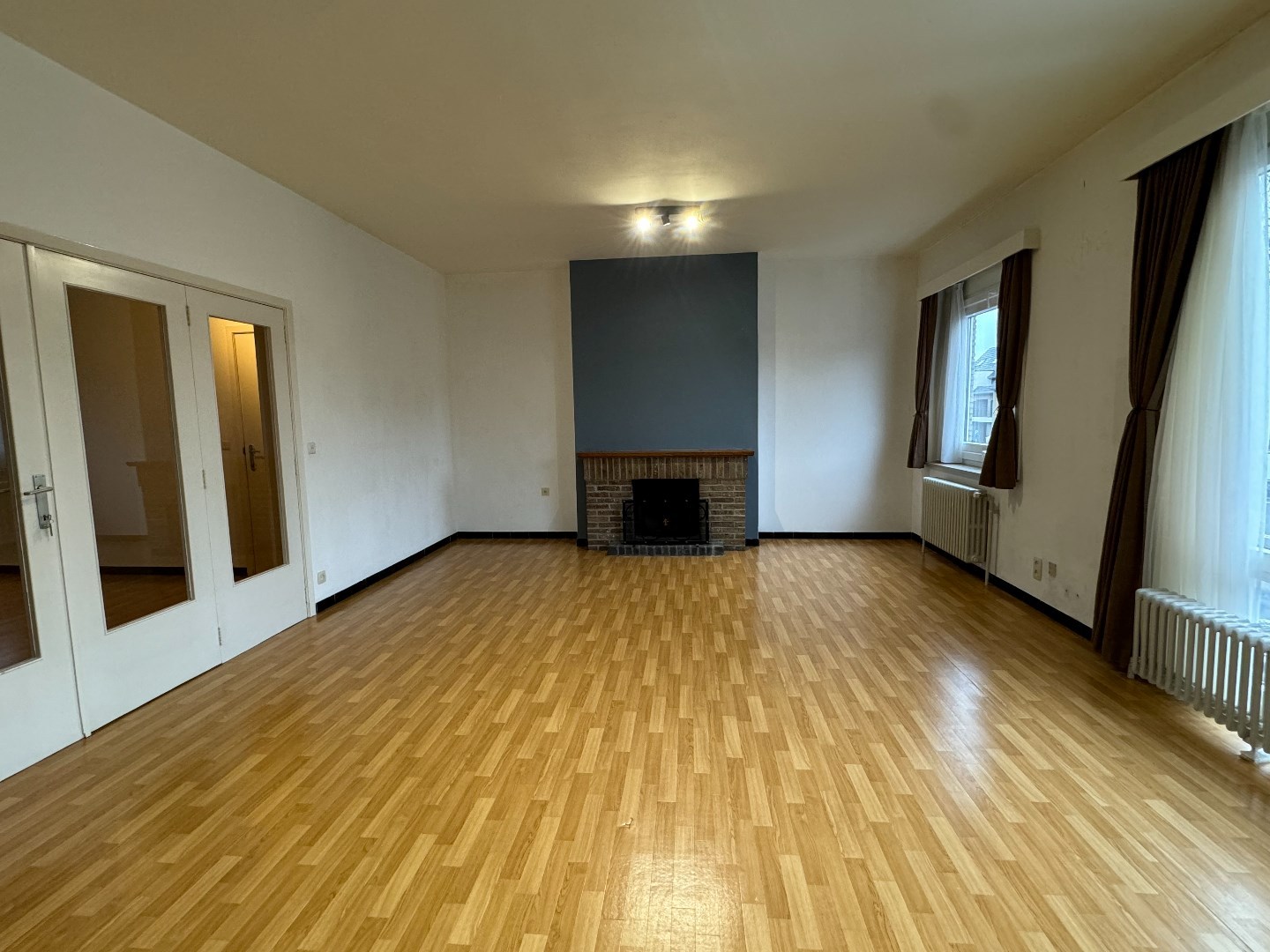 Ruim appartement (150 m²) op de eerste verdieping. 