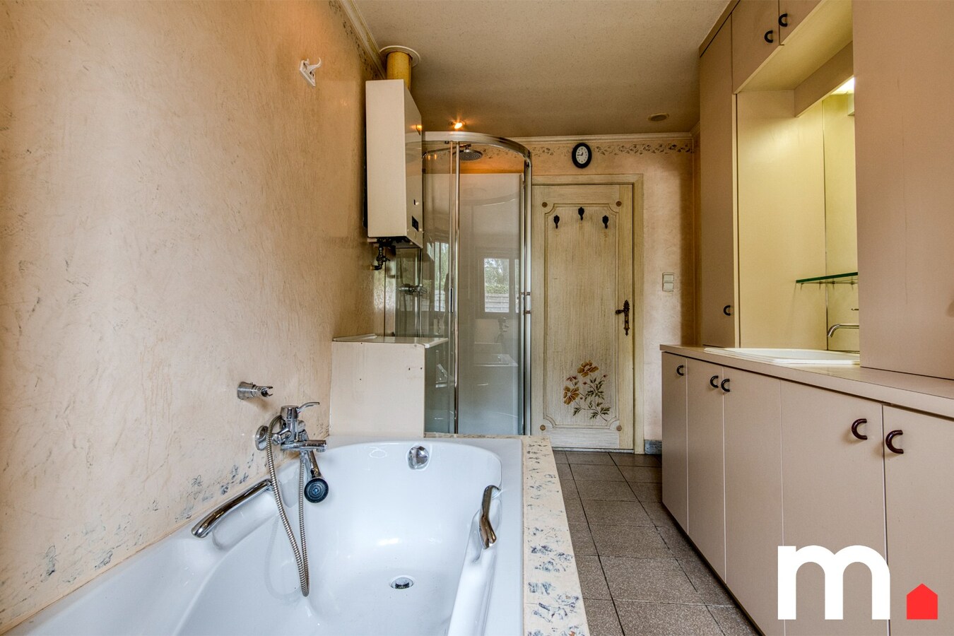 Unieke woning met zwembad en prachtig verzicht op het Preshoekbos ! 