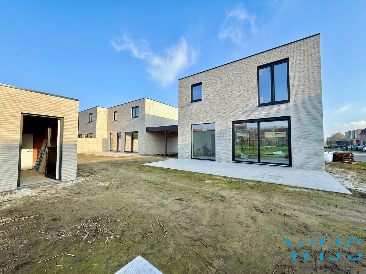 Nieuwbouw in aangename woonwijk te Oosteeklo ! 