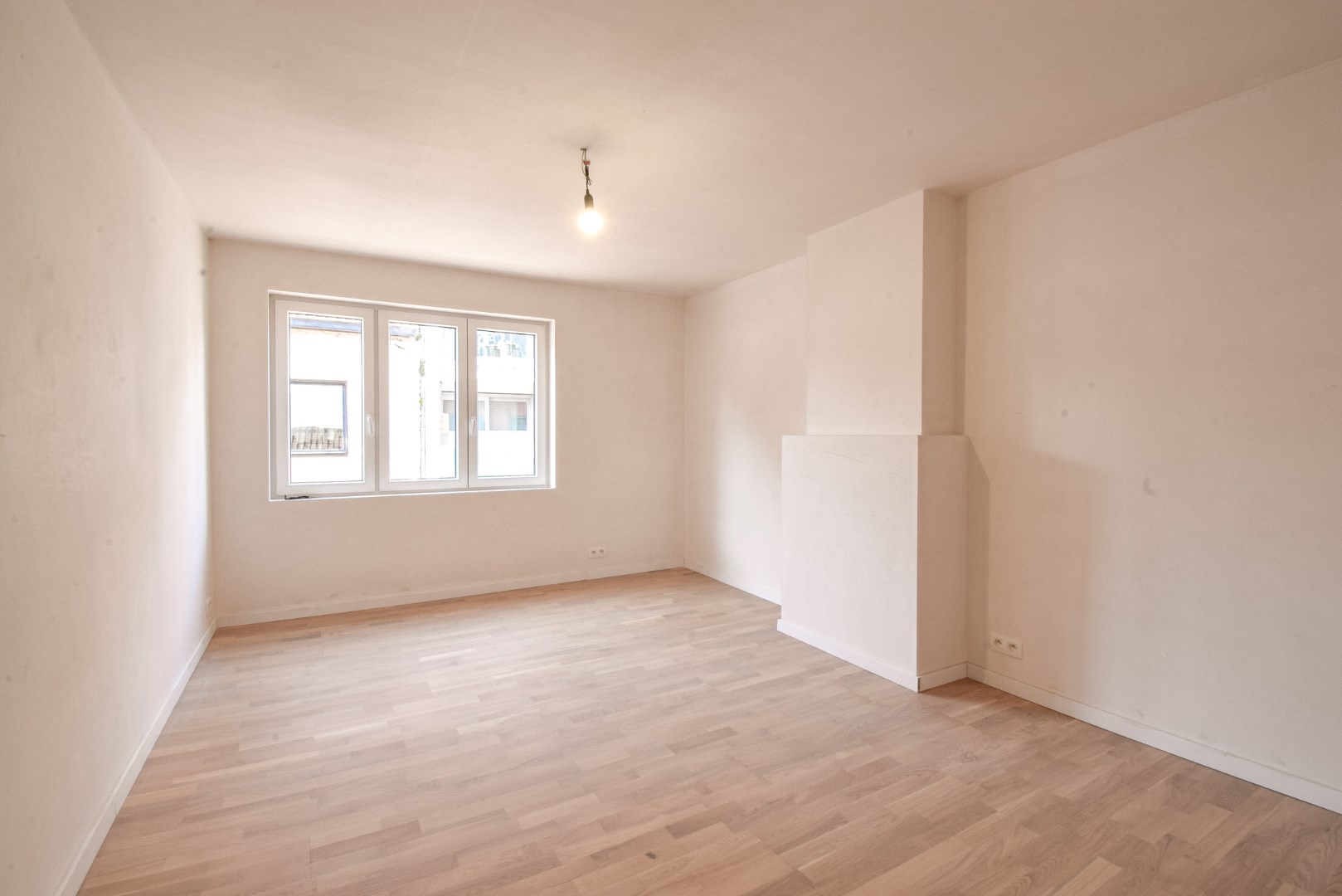 Instapklare gerenoveerde rijwoning in het centrum van Gistel 