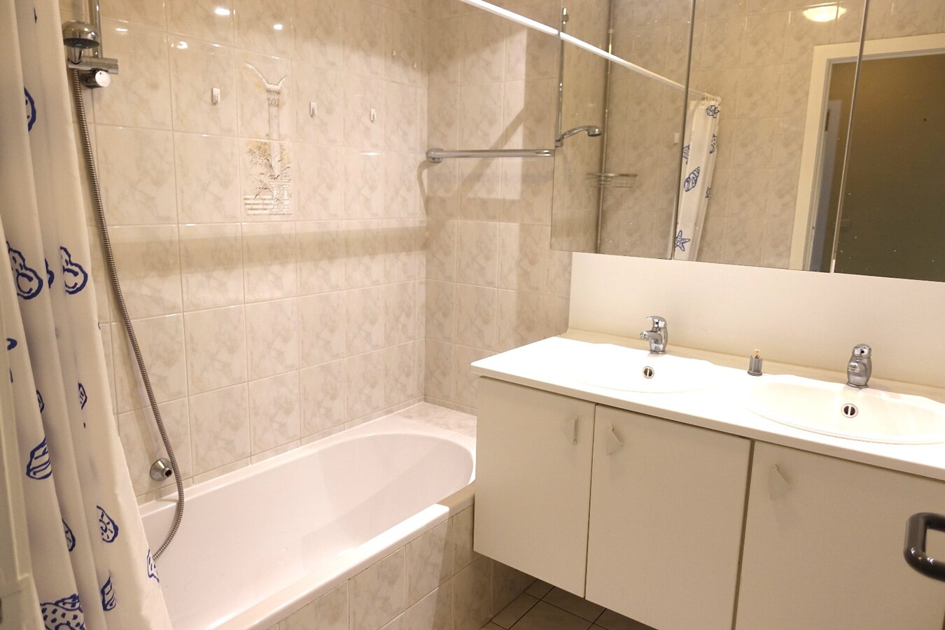 Ruim appartement met 2 slaapkamers te huur in Bredene 