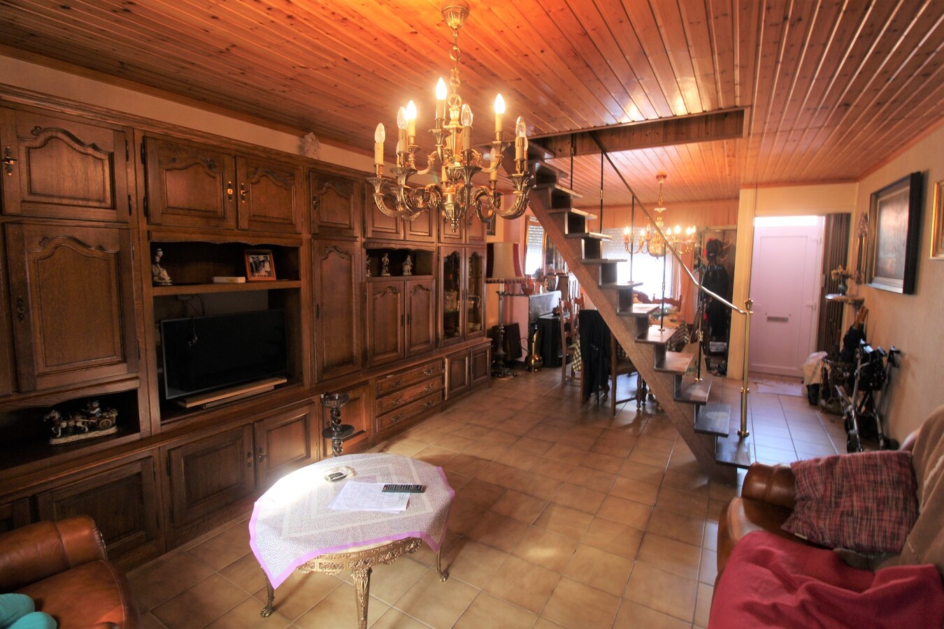 Woning met 2 slaapkamers, tuin en garage te Roeselare 