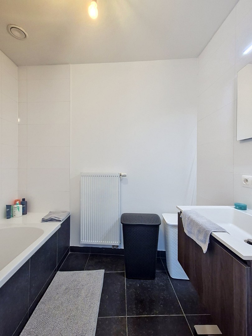 Appartement met 2 slpks, 2 terrassen en autostandplaats 