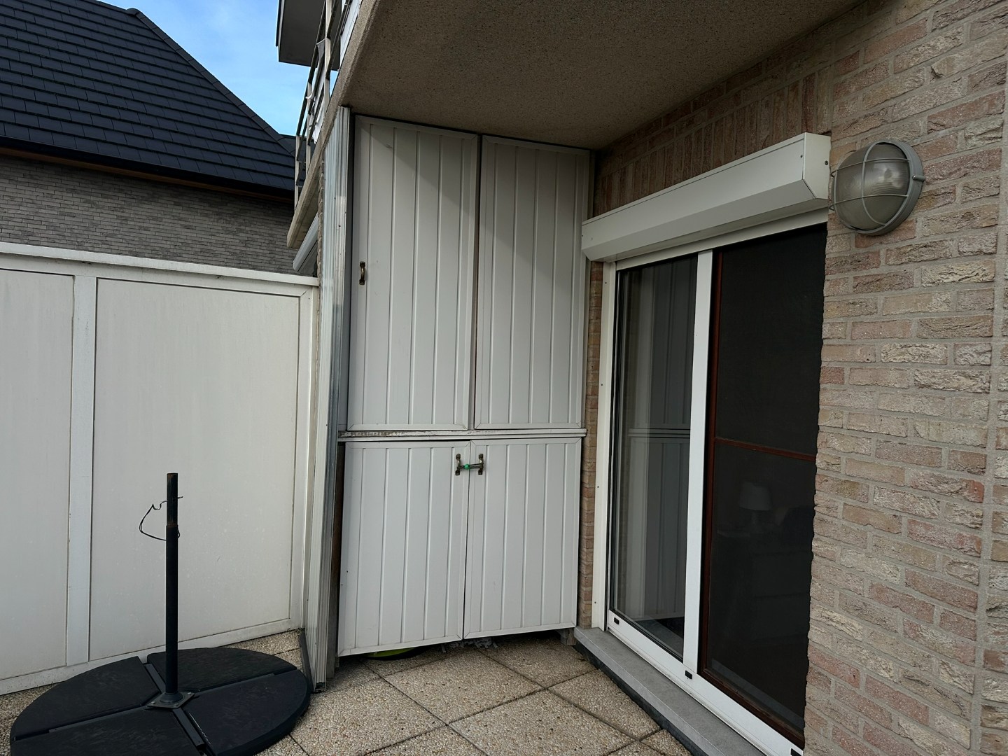 Gemeubeld appartement met twee slaapkamers en garage 
