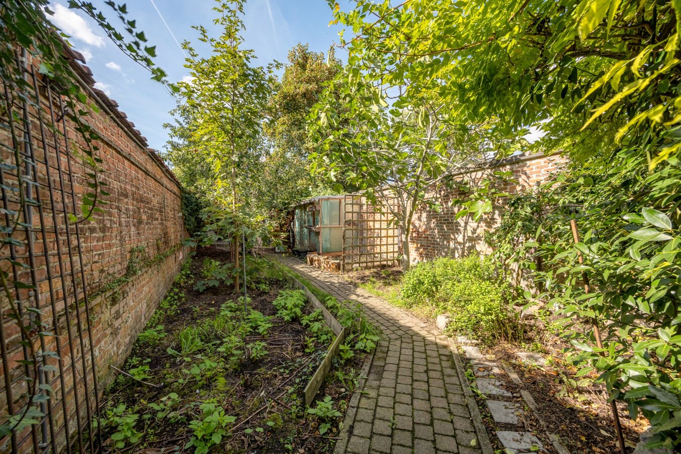 Charmante woning met tuin en garage te Hemiksem! 