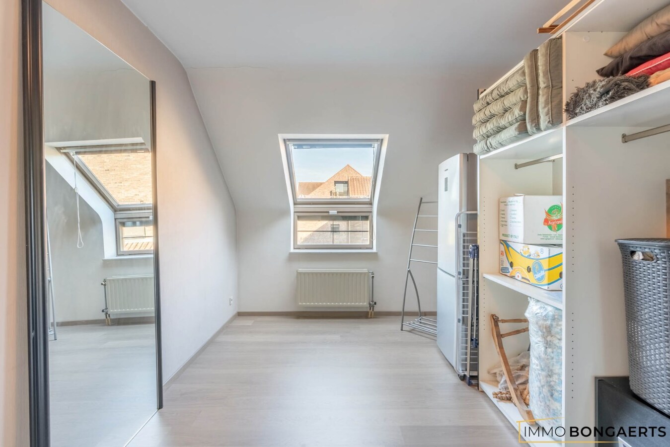 Ruim appartement met terras, garage en 2 slaapkamers. 