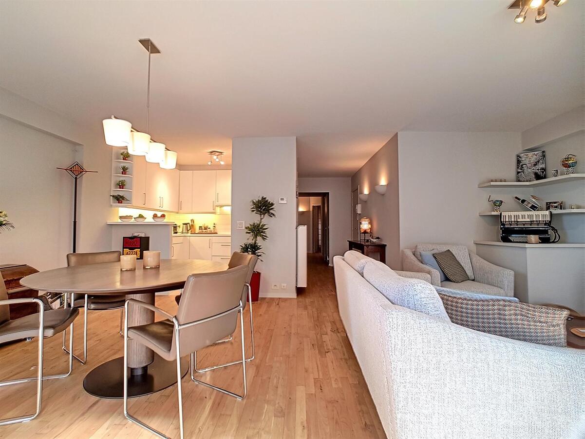 Zeer ruim woonappartement (109 m²) met uitzonderlijk zonneterras - Knokke 