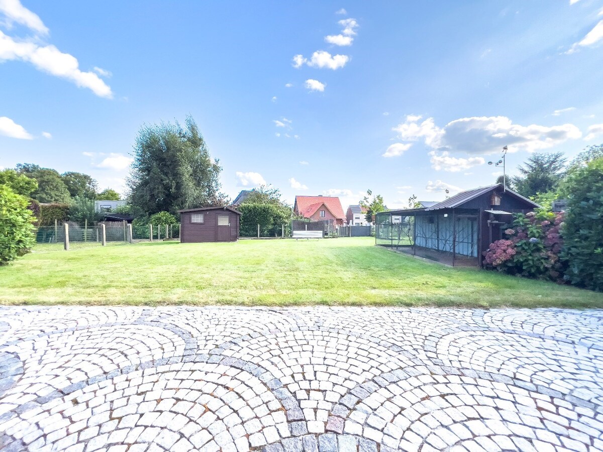 Charmante laagbouwwoning in rustige woonwijk te Hillegem 