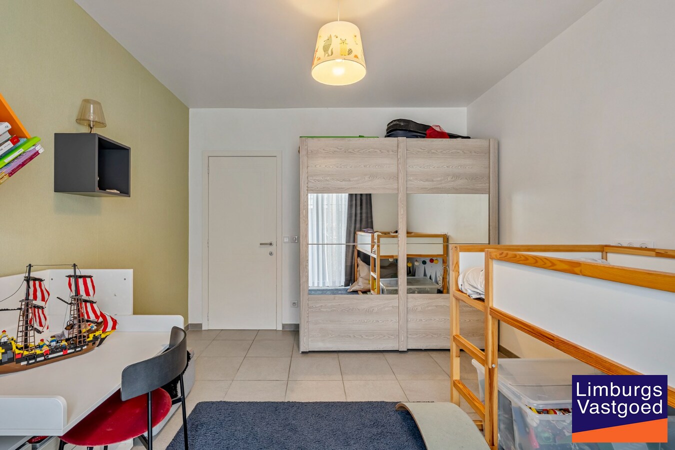 Gelijkvloers appartement (105m²), 2 slpk, tuin/terras, autostaanplaats + kelderberging 