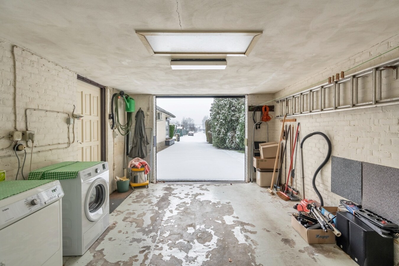 Rustig gelegen gelijkvloerse woning met garage en 3 slaapkamers in Niel-bij-As . 