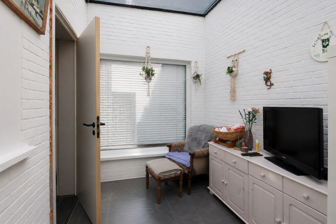 Charmante woning met 3 slaapkamers, diepe zonnige zuidwestgerichte tuin en topligging nabij het centrum van Sint-Niklaas 