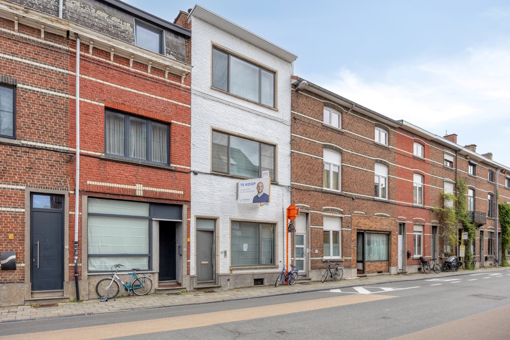 Ruime stadswoning met achteruitgang via Janseniusstraat met 4 slaapkamers, garage en tuin te Leuven- EPC 239kwh/m2 