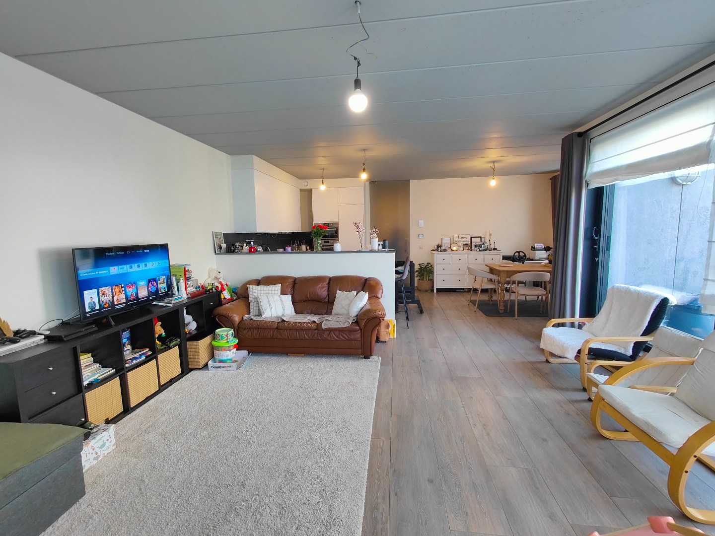 Recent appartement op het 1e verdiep met ruim terras en garage 