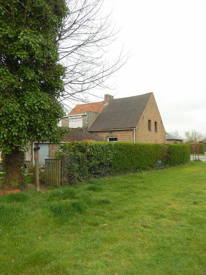 Mooi perceel bouwgrond met huis te Jabbeke 