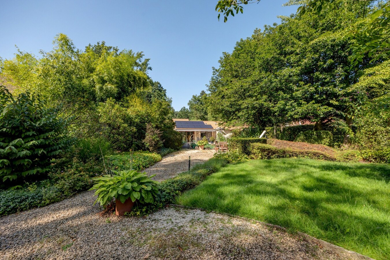 Vlassak-Verhulst villa in Spaanse stijl op een Zuid-perceel van 1.883 m² te Schilde - 's Gravenwezel "Hof ter Linden" 
