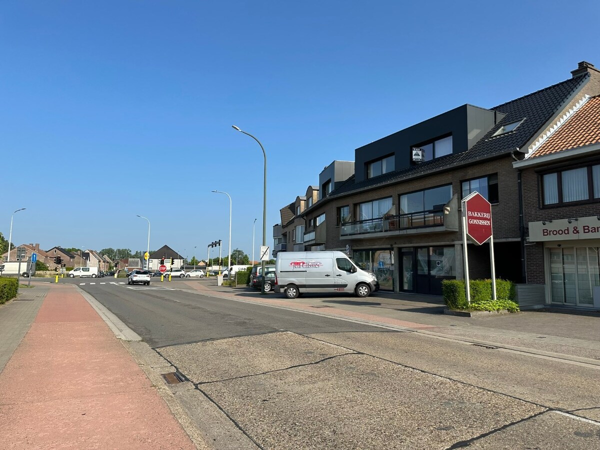 VERNIEUWD   appartement met 3 slaapkamers 