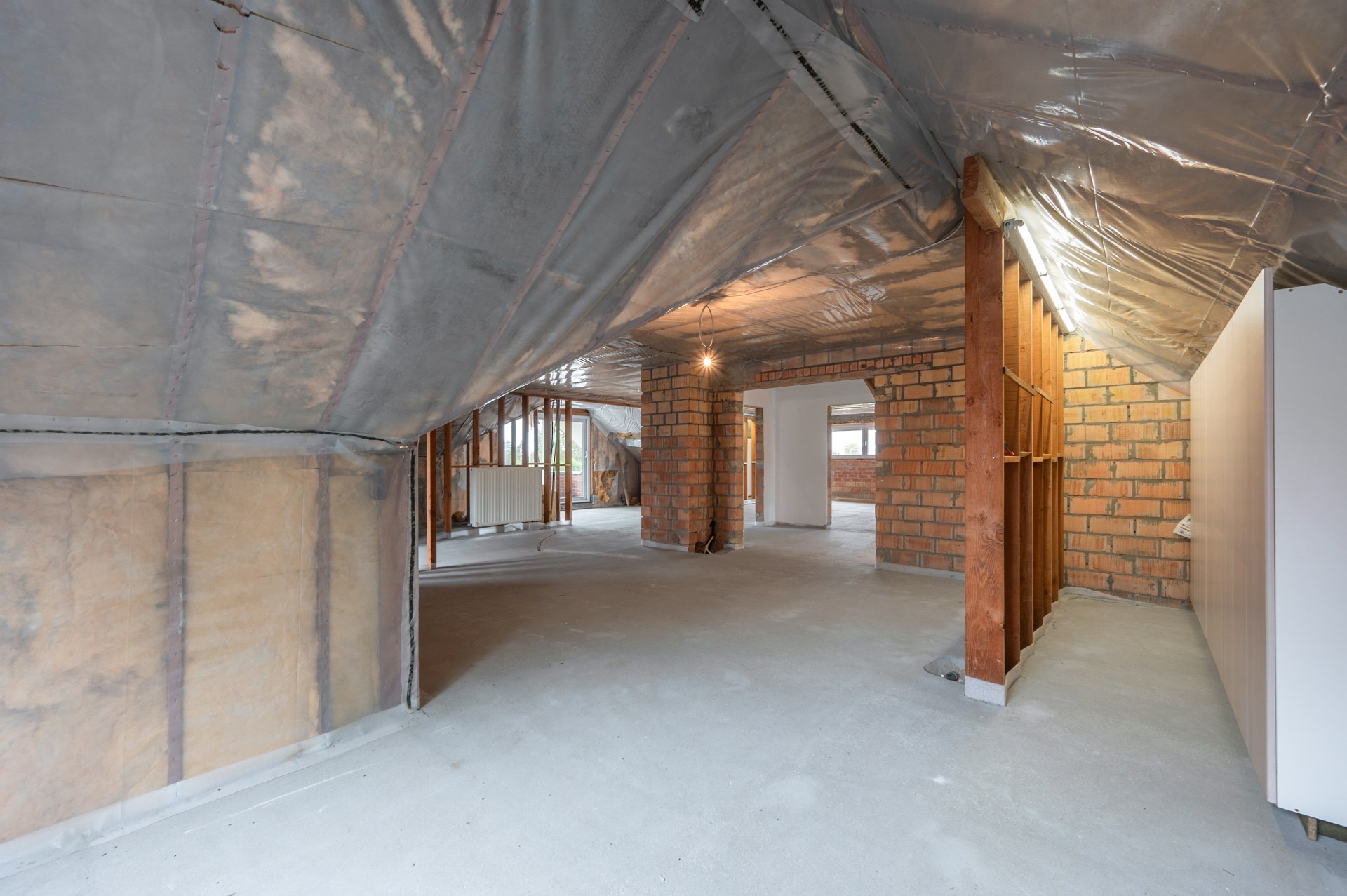 Ontdek deze karaktervolle villa, rustig gelegen in het gegeerde Duinbergen, op wandelafstand van het strand (incl. zeer ruime dubbele inpandige garage) 