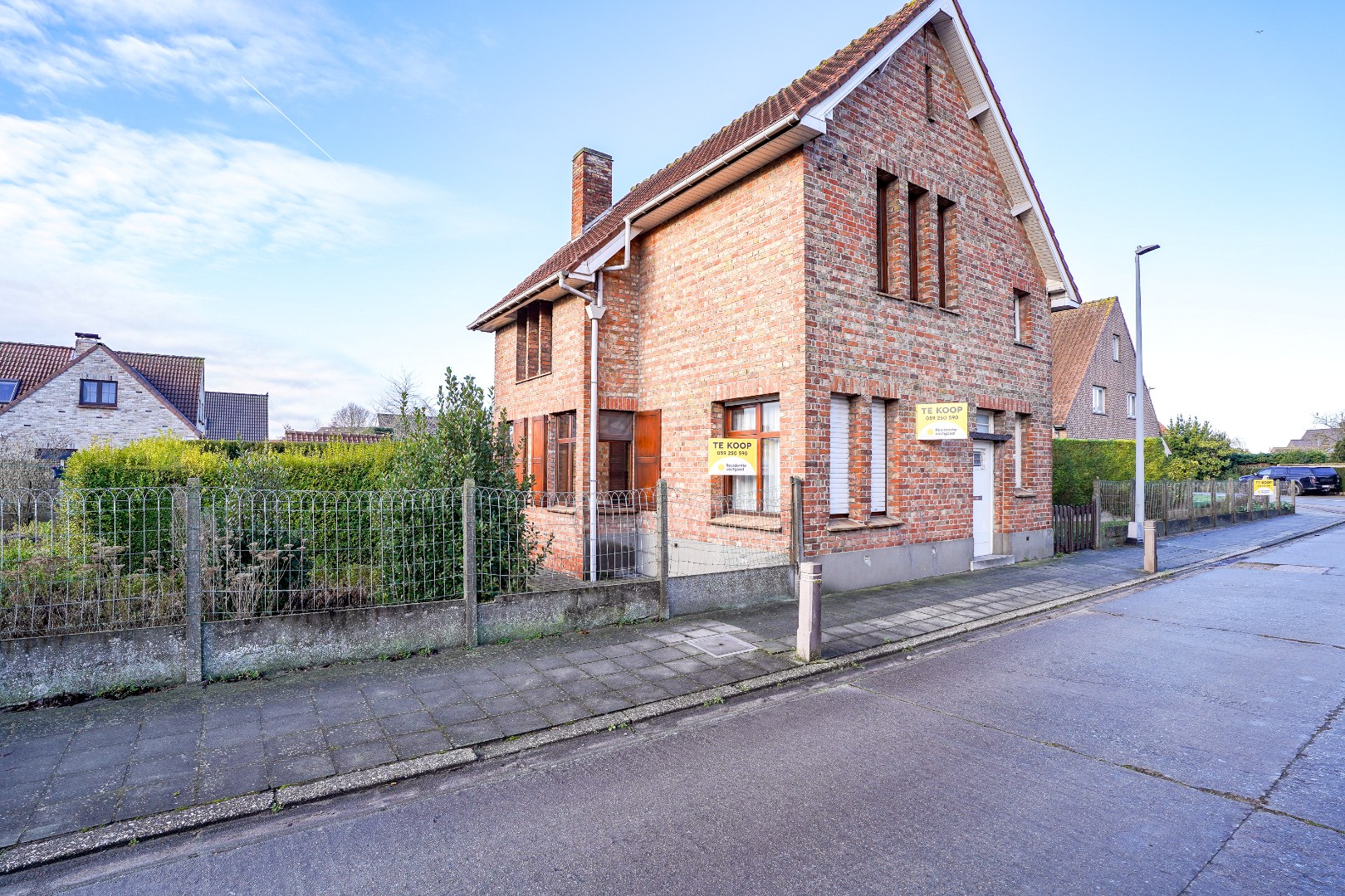 Te renoveren alleenstaande woning met 3 slaapkamers. 