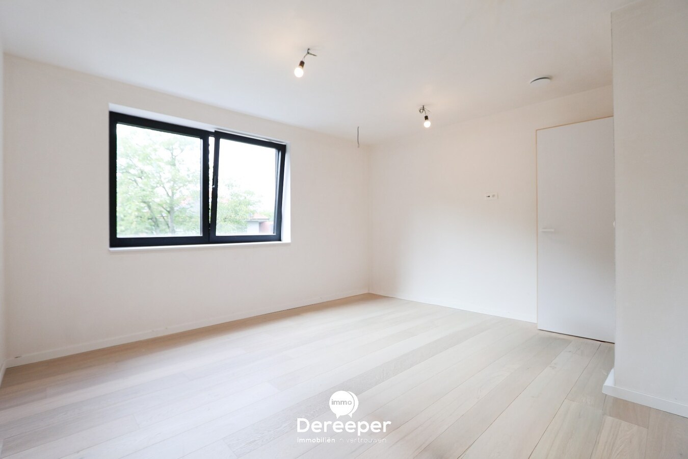 Nieuwbouwwoning met 4 slaapkamers op een uitstekende ligging in centrum Jabbeke 