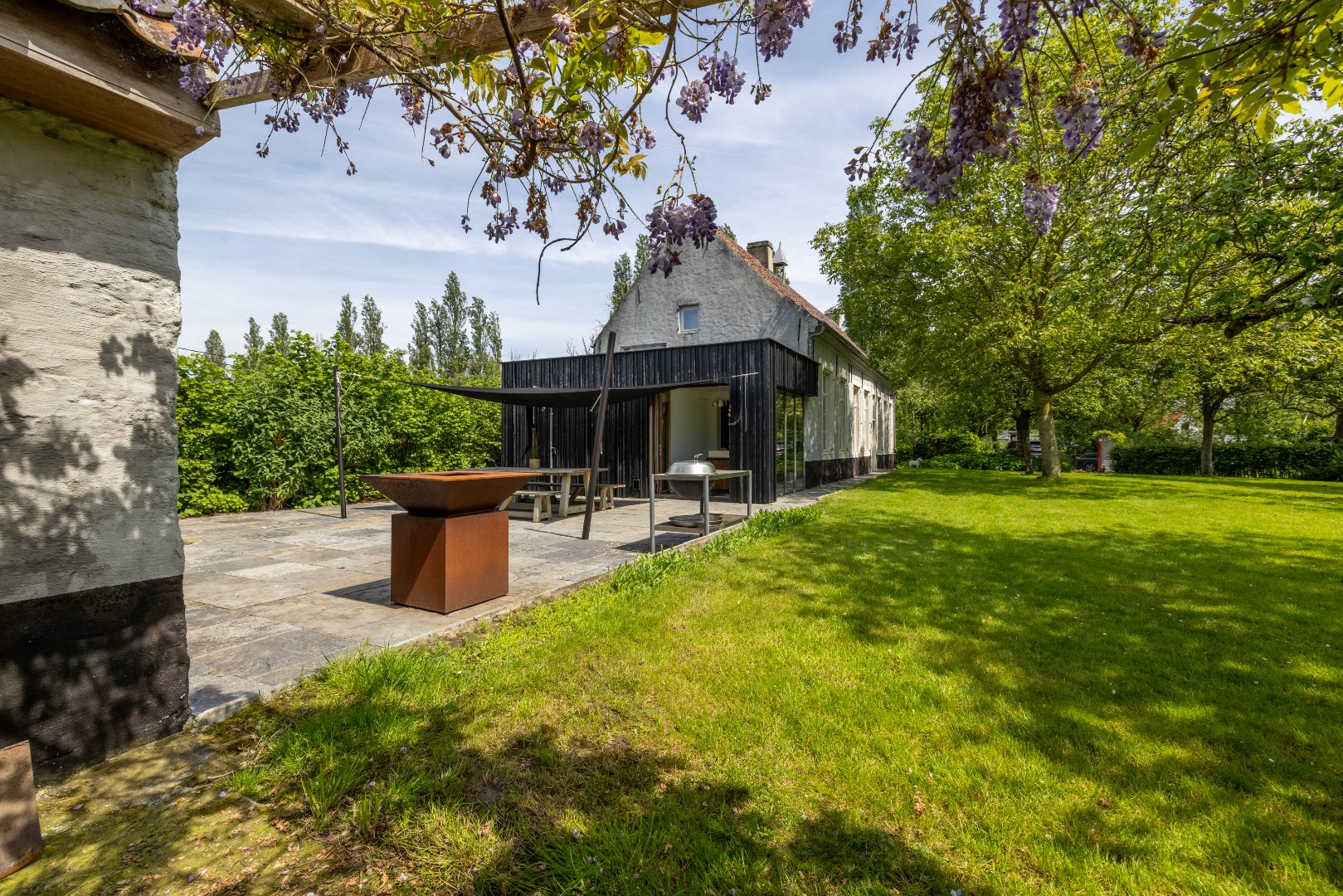 Unieke, compleet gerestaureerde hoeve in het pittoreske Drongen 