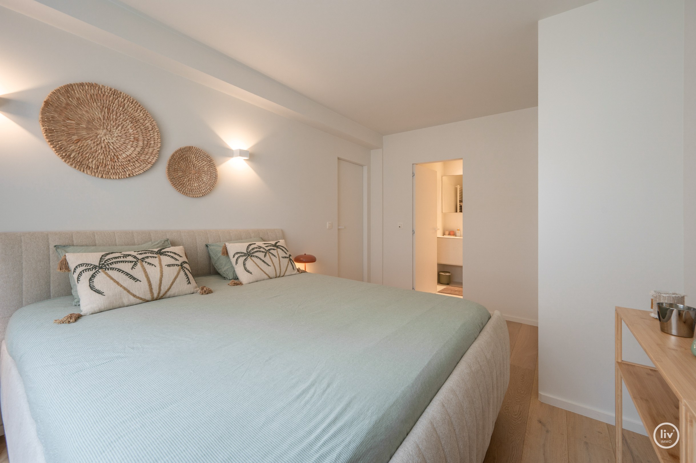 Prachtig gerenoveerd 1 slaapkamer appartement centraal gelegen in een rustige zijstraat van de Zoutelaan te Knokke. 