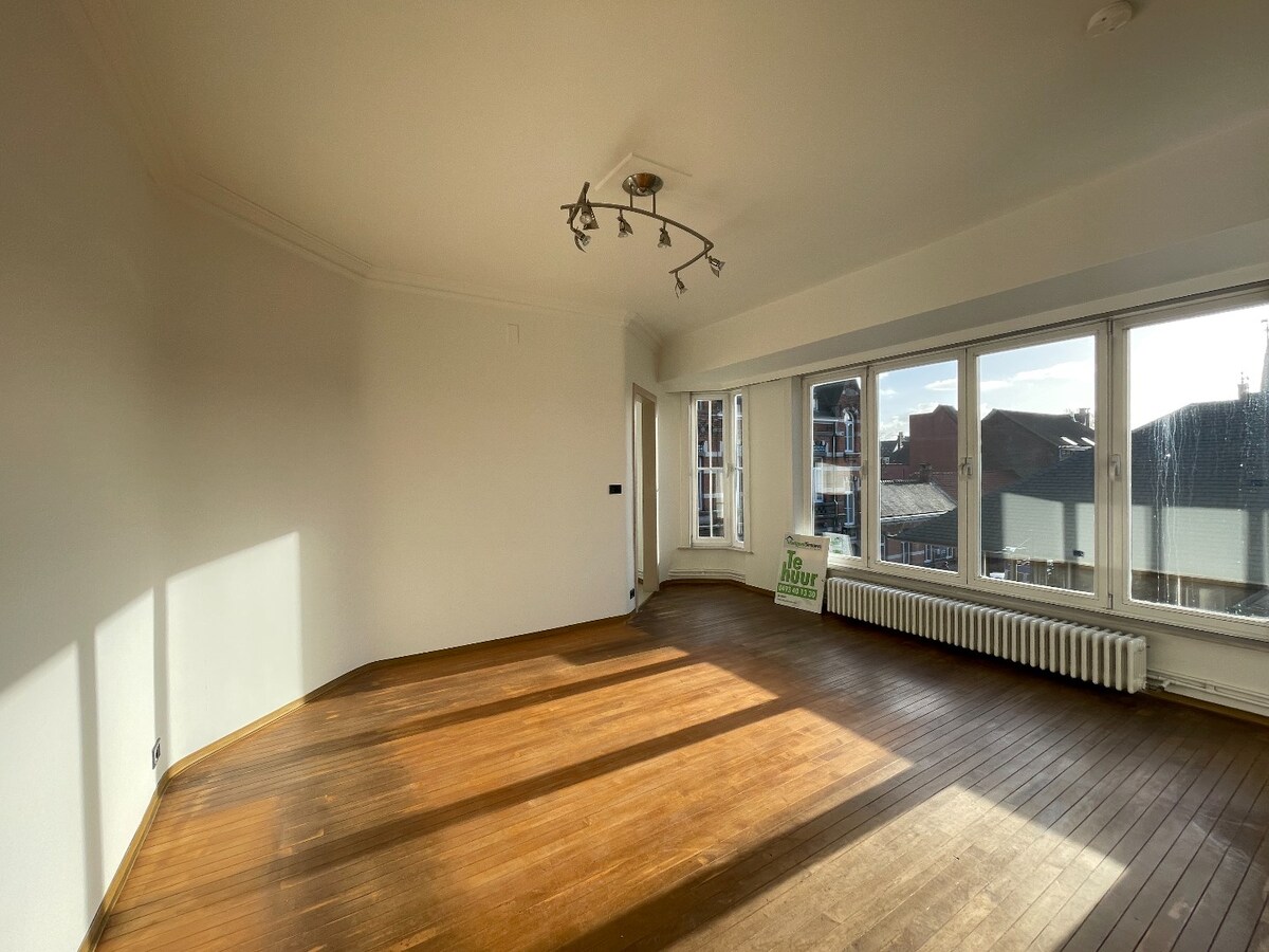 Lichtrijk één-slaapkamer appartement in centrum Izegem 