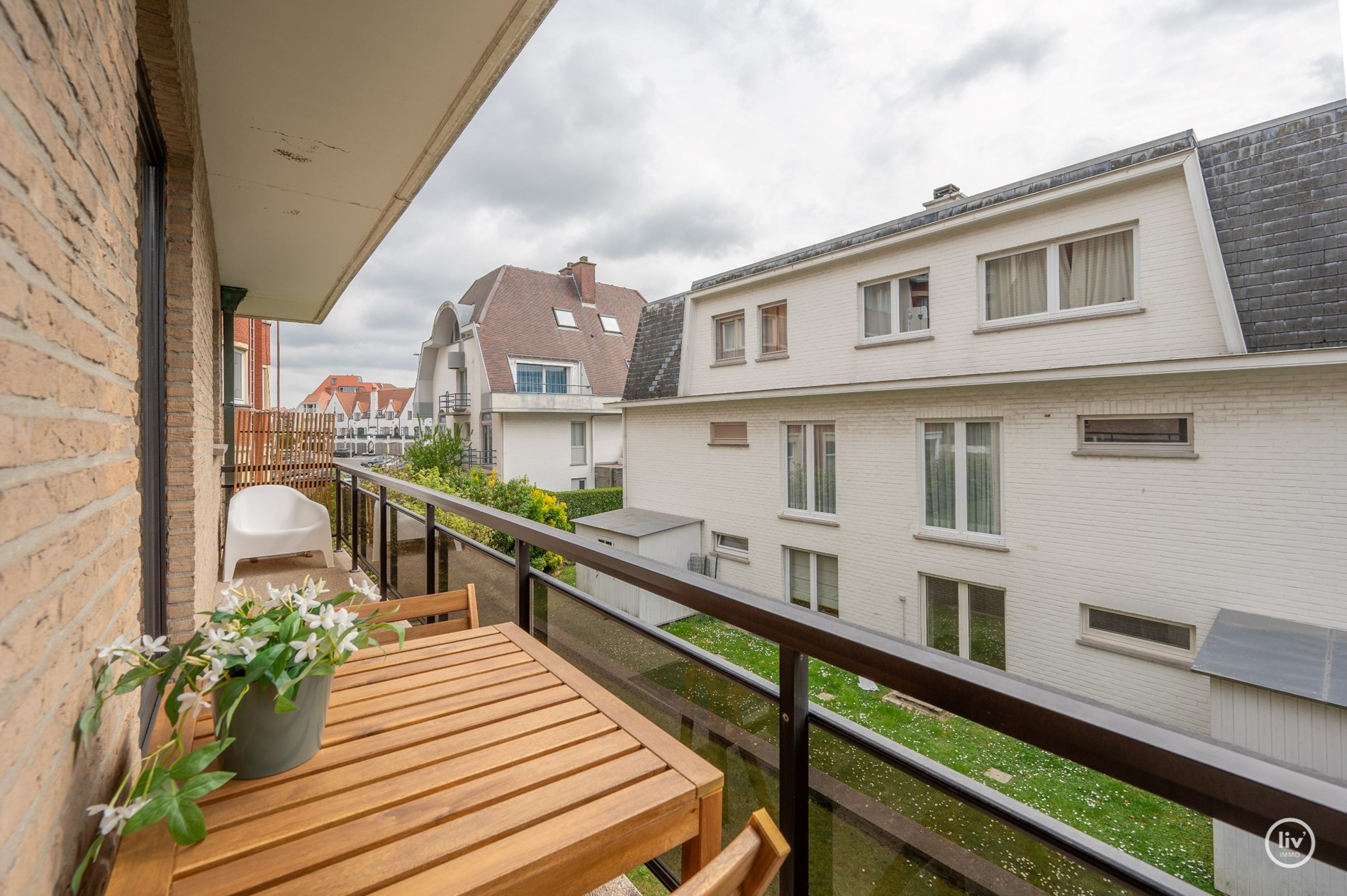 Appartement élégamment rénové avec 3 chambres dans un emplacement de premier choix à Duinbergen - à seulement 100 mètres de la digue! 