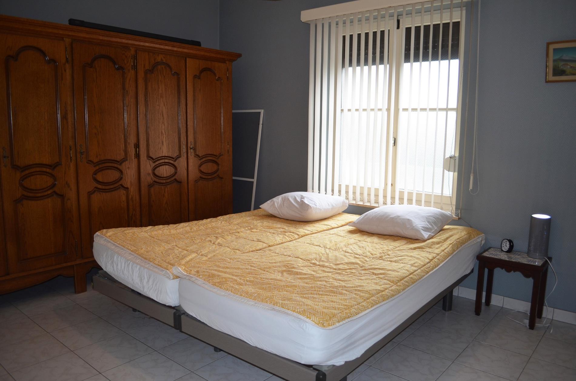 Totaal vernieuwde bungalow met  3 slpks, garage en tuin  rustig gelegen te Ertvelde 