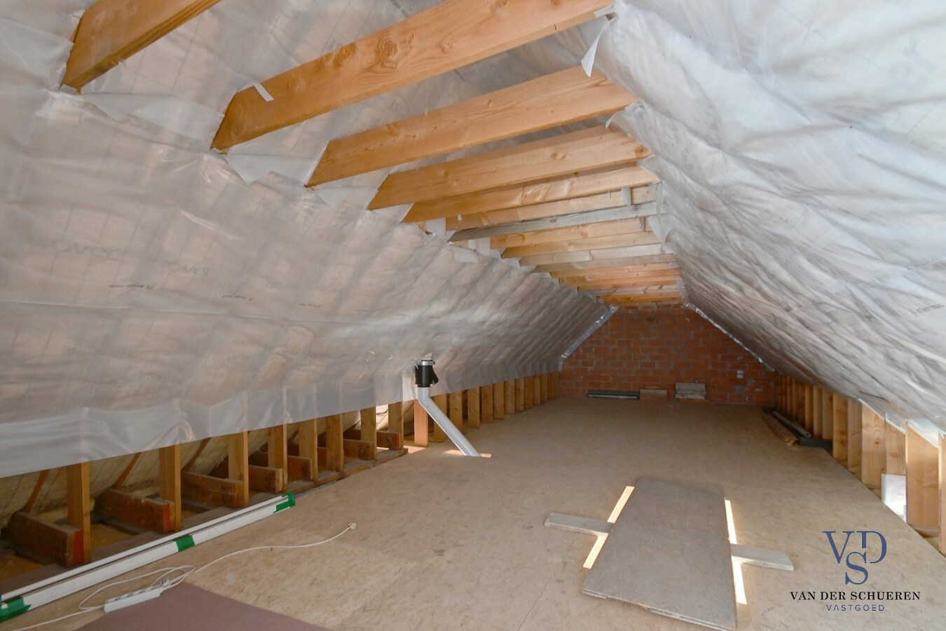 Eigentijdse woning (nog af te werken) te Vurste. 