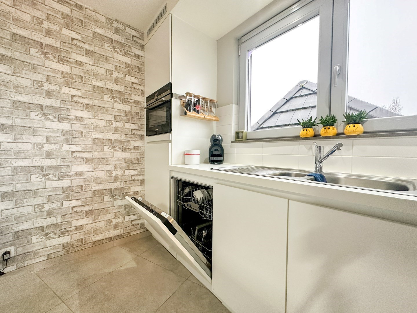 Instapklaar 2-skp appartement met zalig zonneterras, Torhout 