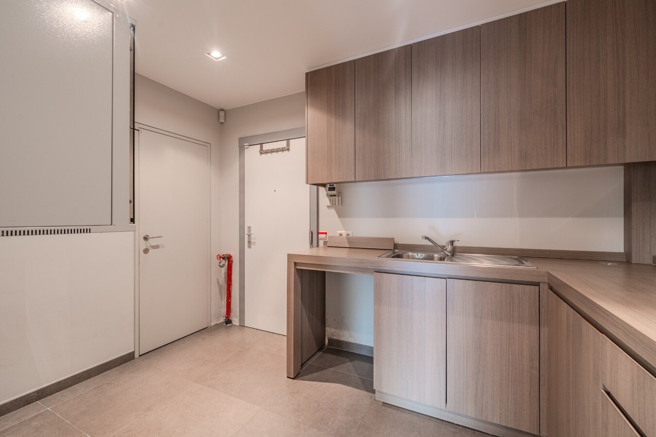 Standingvol handelspand op topligging in Nieuwpoort-Bad 