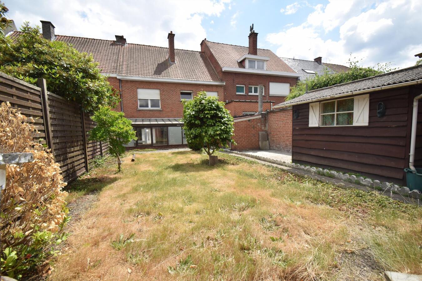 Ruime 4-slpk-woning met garage en tuin, aan kerk Rumbeke gelegen 