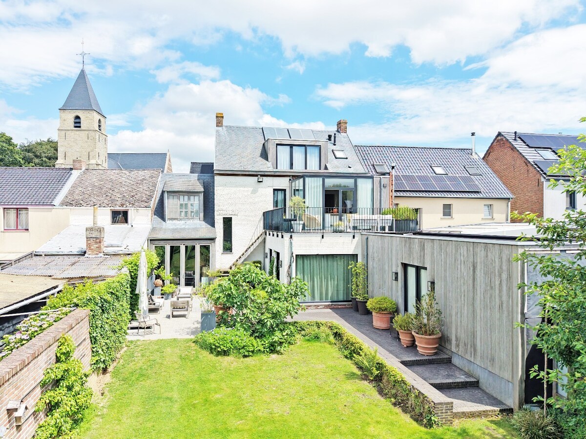 Architecturale parel met gemengde bestemming te Oombergen 