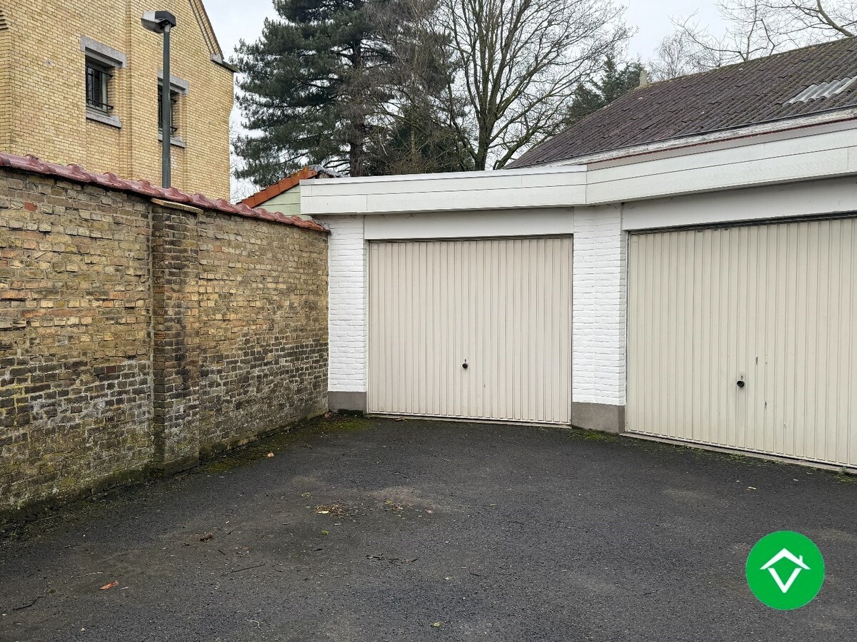 Instapklaar appartement met twee slaapkamers en garage te Roeselare 