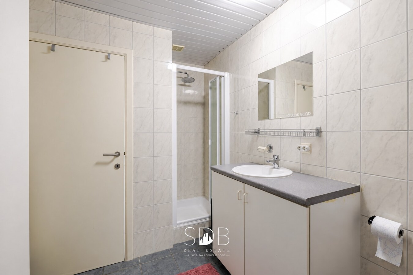 Hedendaagse woning met hippische accommodatie op 17.782m² 