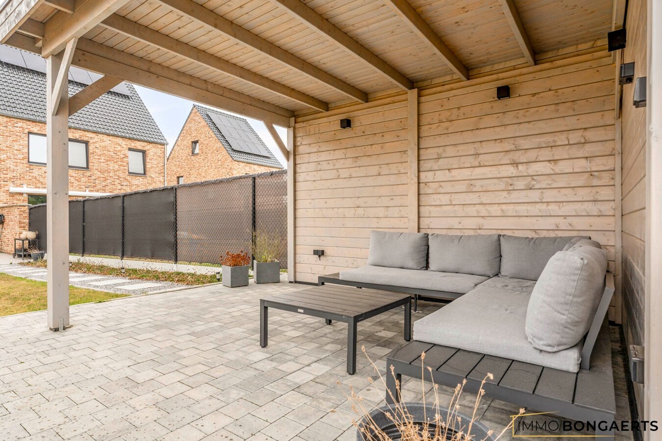 Recente gezinswoning met 3 slaapkamers 