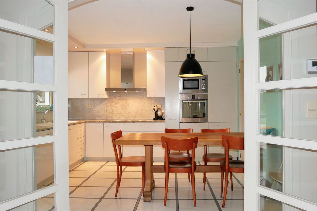 Tijdloze woning op 1254 m² in residentiële wijk 