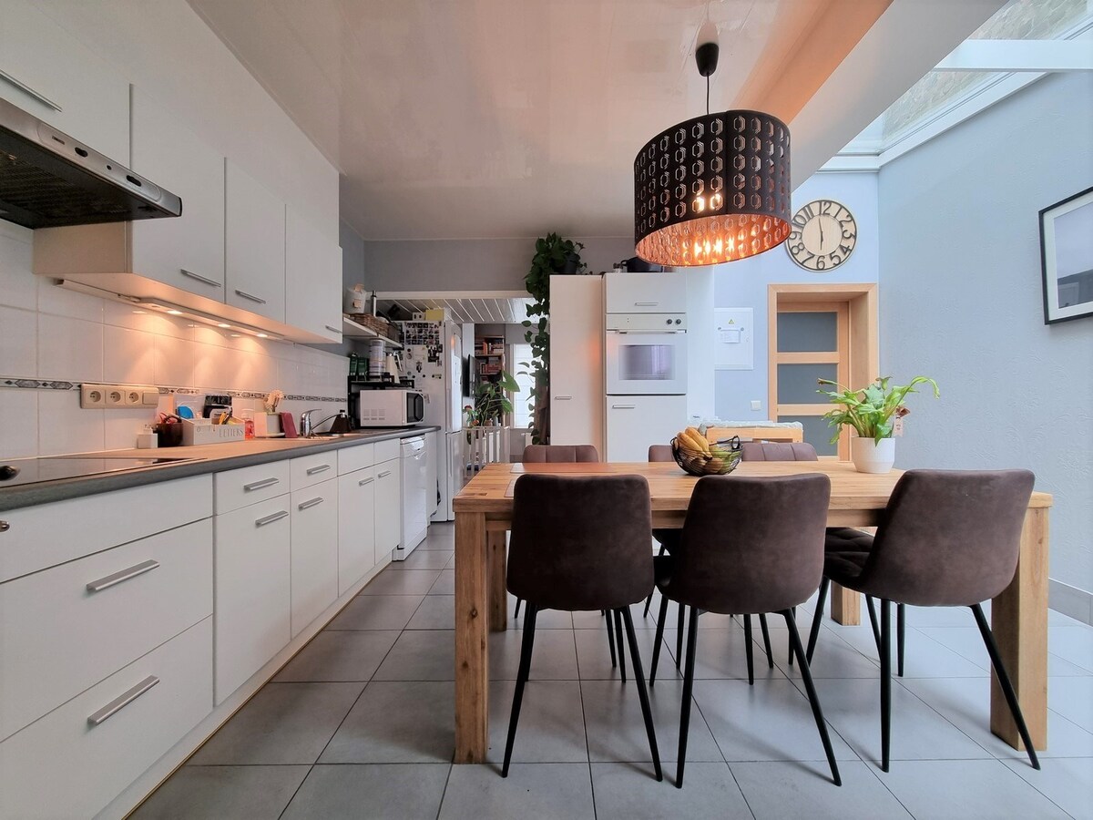 Leuke woning met mooi terras en achteruitgang te Heist 