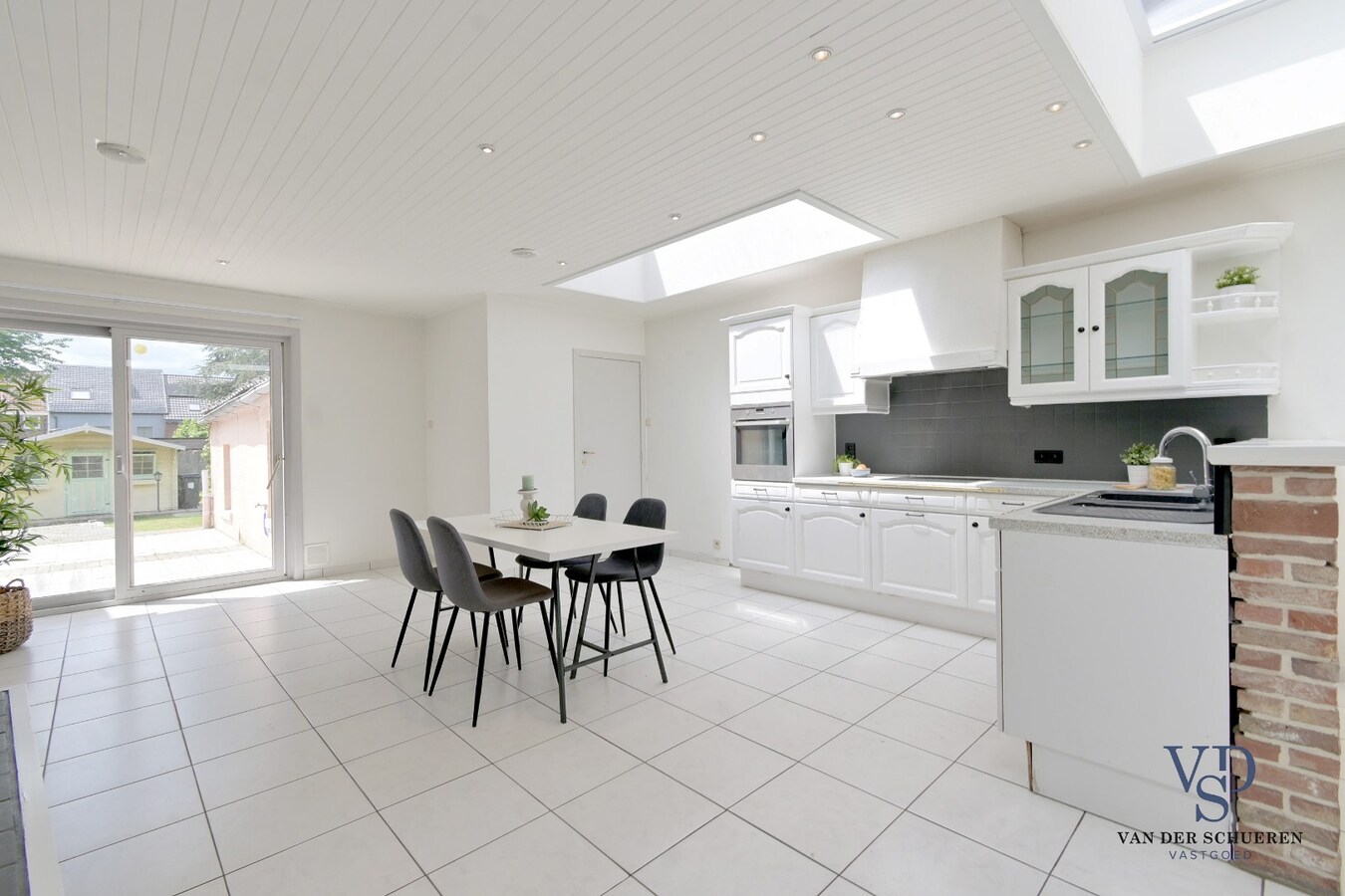 Ruime 3 slpk-woning met garage en tuin. 