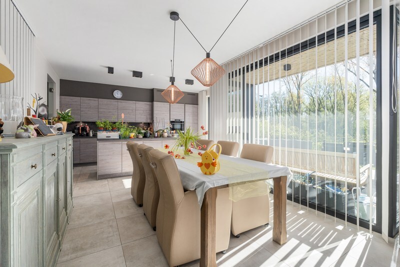 Moderne villa met hippisch complex op 15.856m² 
